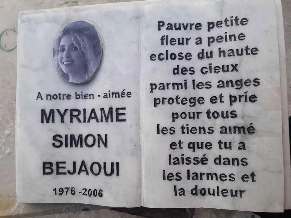 Memoriale Livre Marbre Massif En Courbe